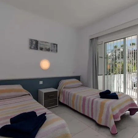 Club Atlantis 91 - Two Bed * Costa Adeje (Tenerife)