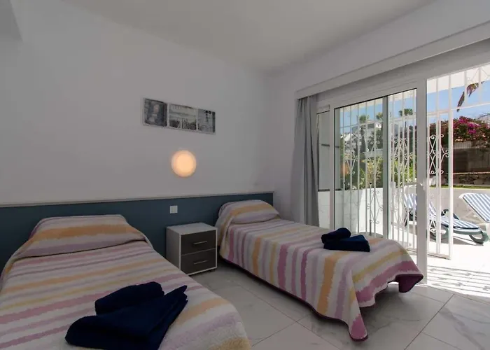 Club Atlantis 91 - Two Bed * Costa Adeje (Tenerife)