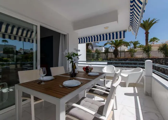 Club Atlantis 91 - Two Bed * Costa Adeje (Tenerife)