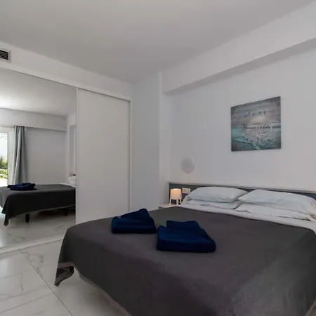 Club Atlantis 91 - Two Bed * Costa Adeje (Tenerife)