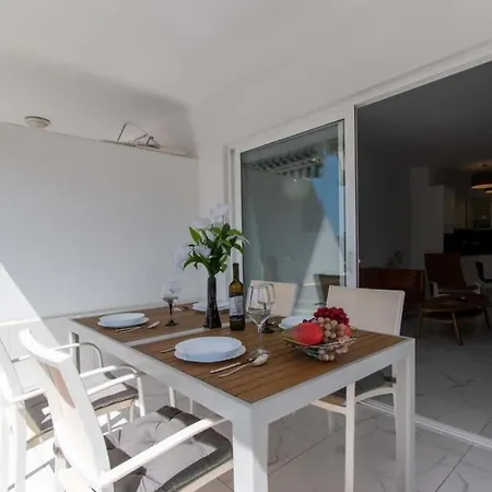 Club Atlantis 91 - Two Bed Costa Adeje (Tenerife)